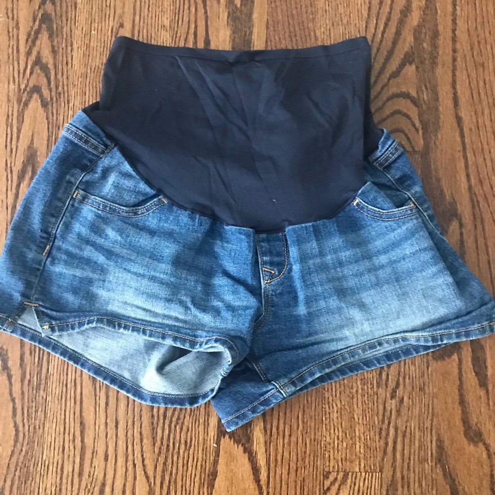 Old Navy maternity shorts